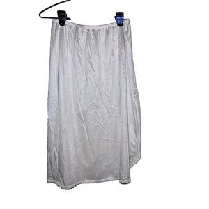 Vintage VANITY FAIR Lingerie Half Slip Ivory Nylon 26”  Style 11-760 Sz L